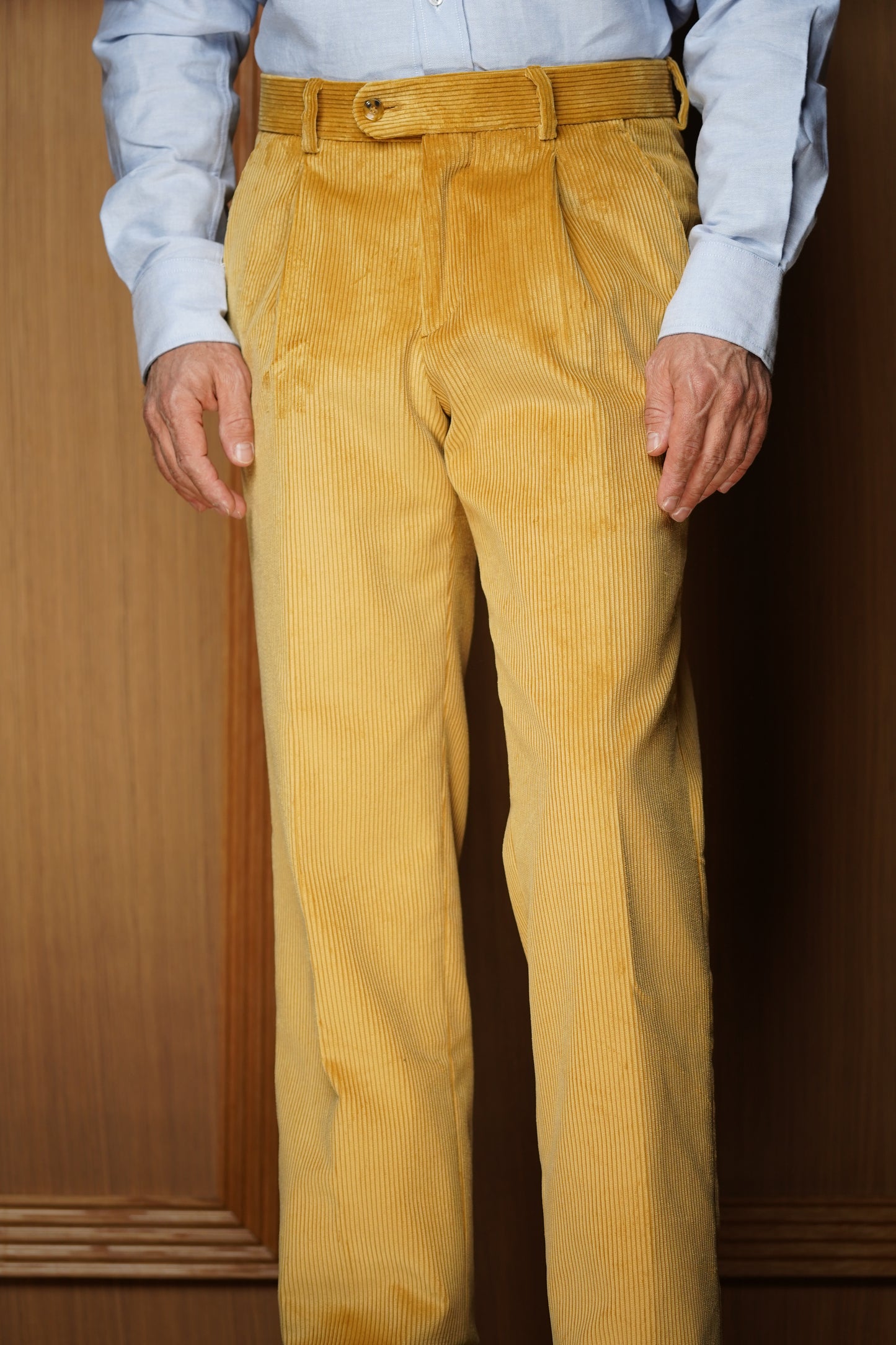 Pantalon en velours lourd à pinces