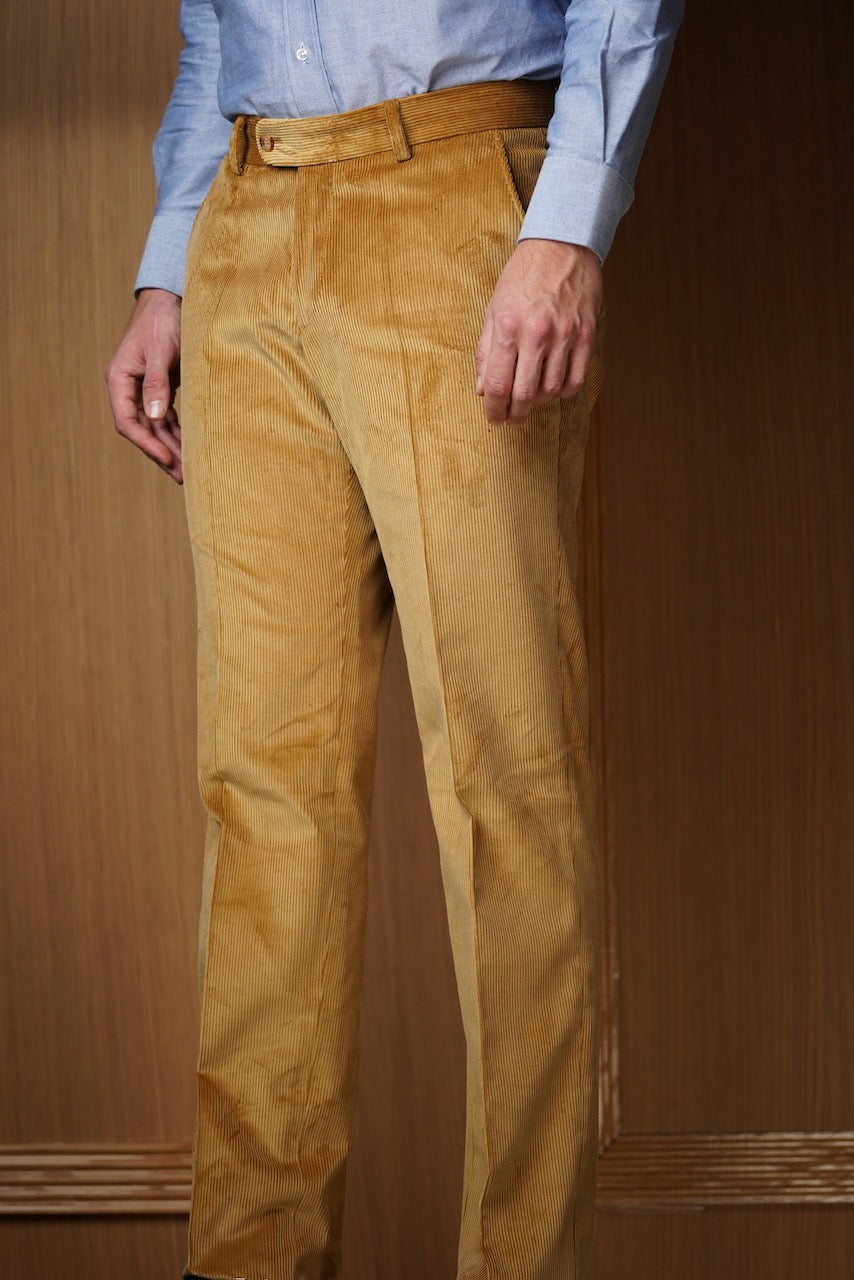 Pantalon en velours sans pinces épaisseur classique