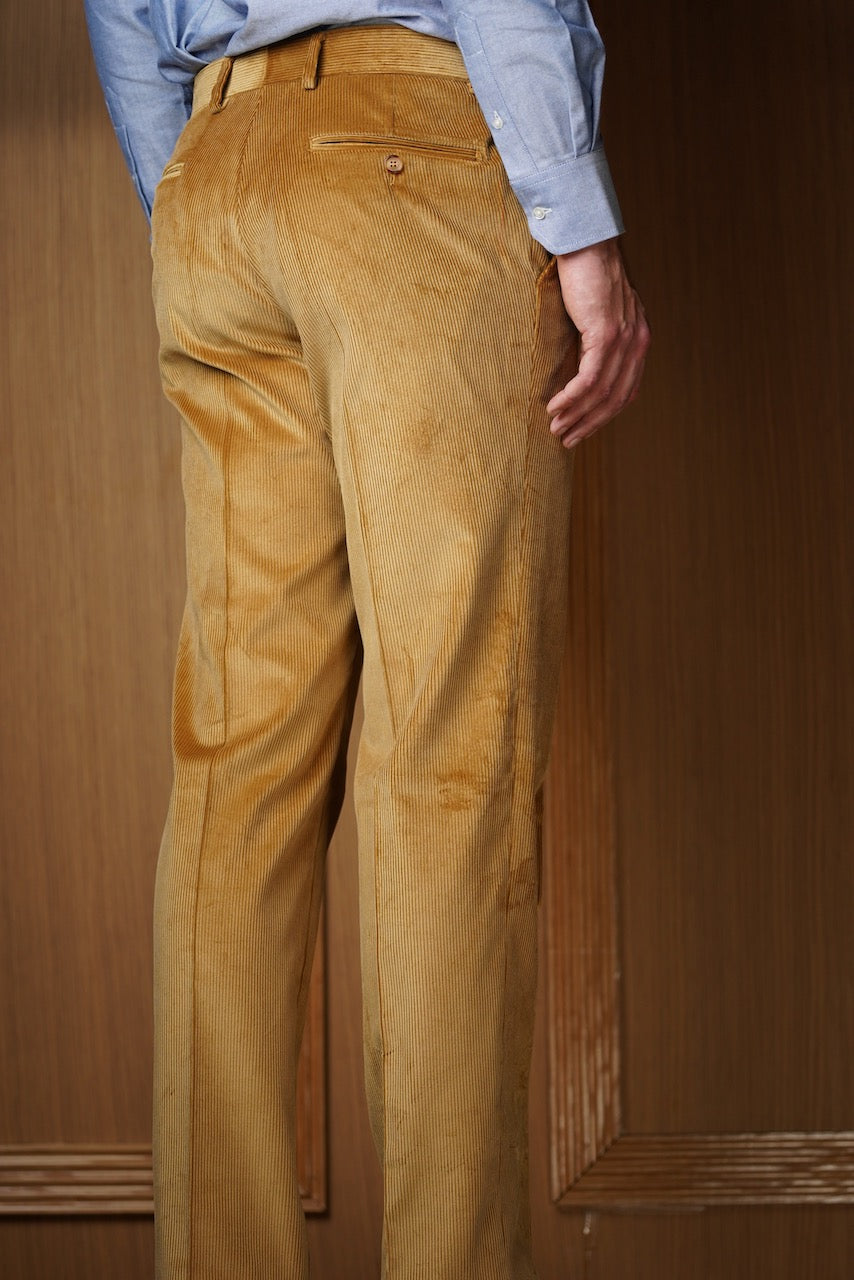Pantalon en velours sans pinces épaisseur classique