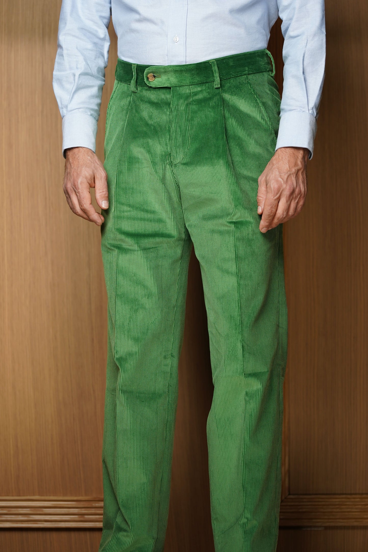 Pantalon en velours à pinces épaisseur classique