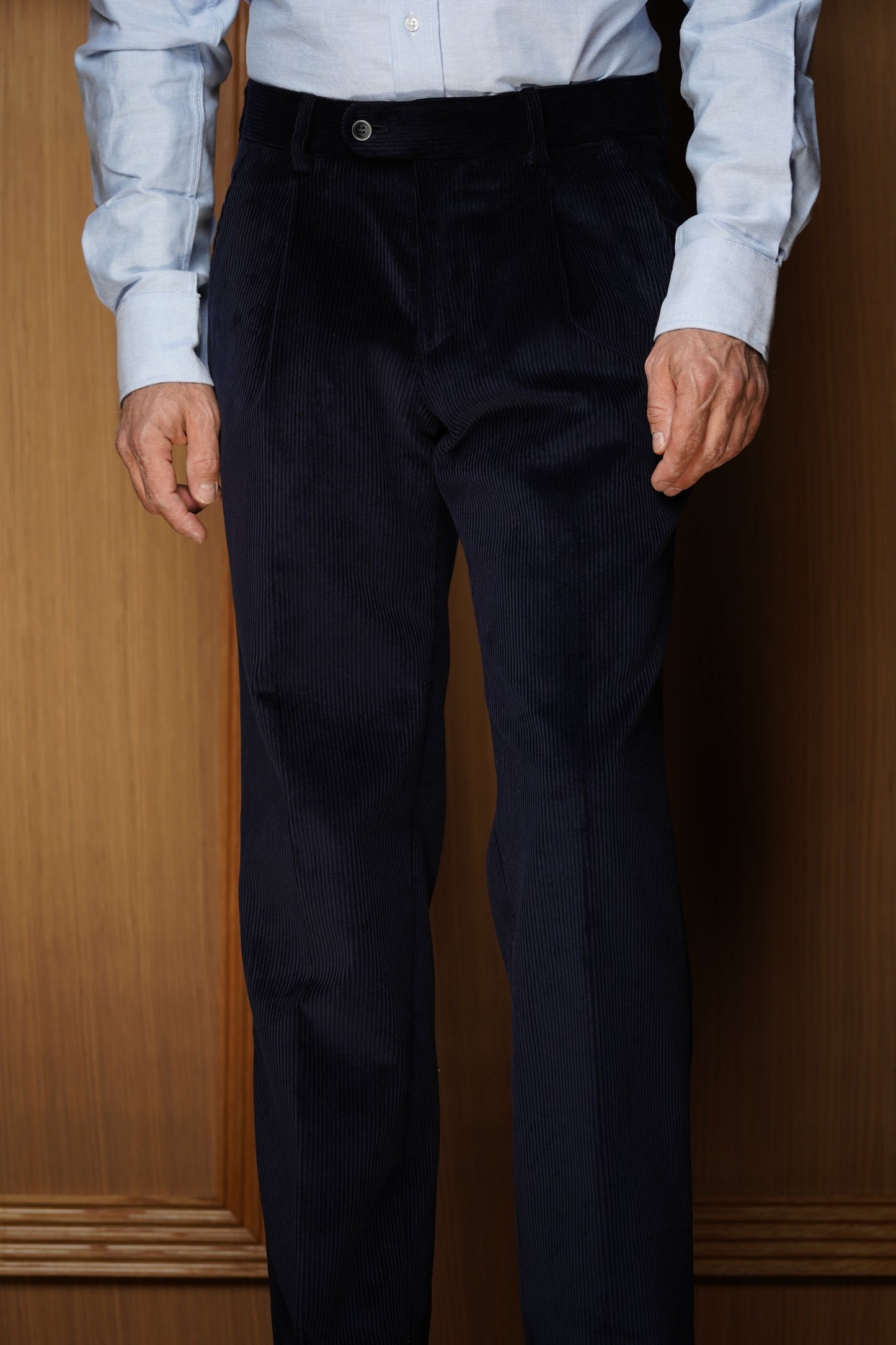 Pantalon en velours épaisseur classique à pinces